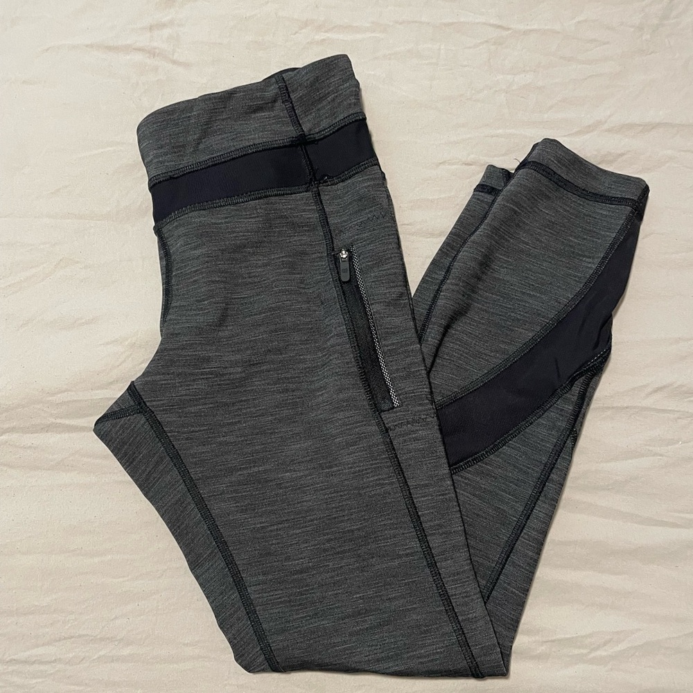 Black/ heather, gray cropped Lululemon leggings, Size 6